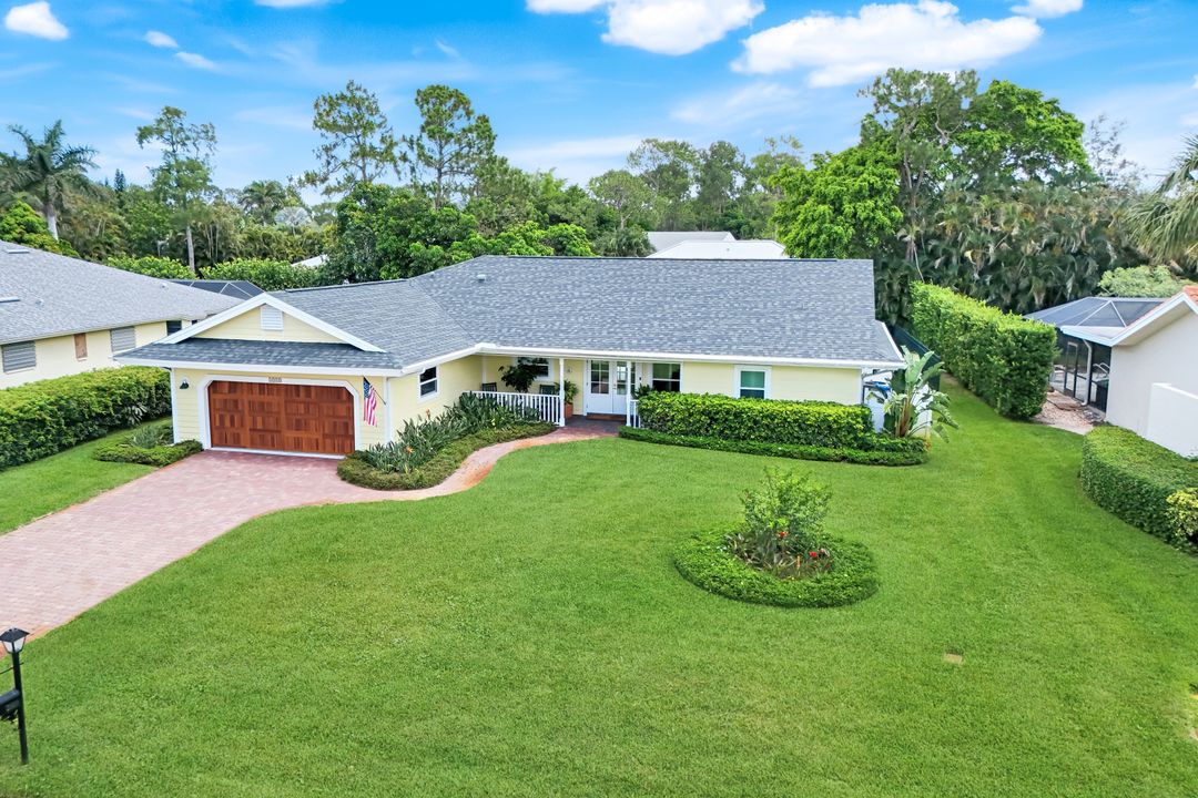 2319 Queens Way, Naples, FL 34112