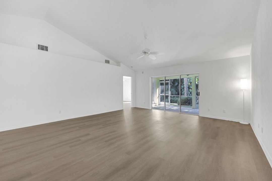 812 102nd Ave N, Naples, FL 34108