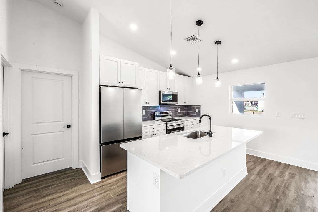 1702 NW 5th Pl, Cape Coral, FL 33993