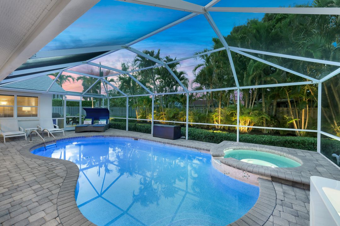 661 97th Ave N, Naples, FL 34108