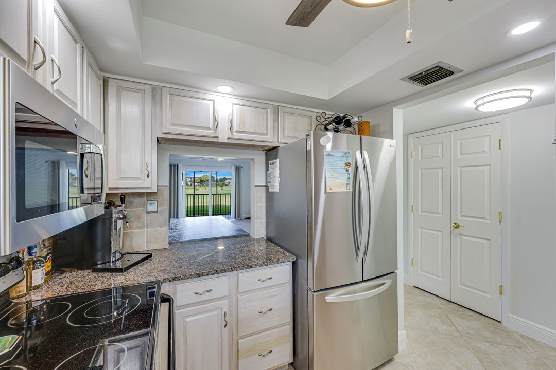 29 High Point Cir E #107, Naples, FL 34103