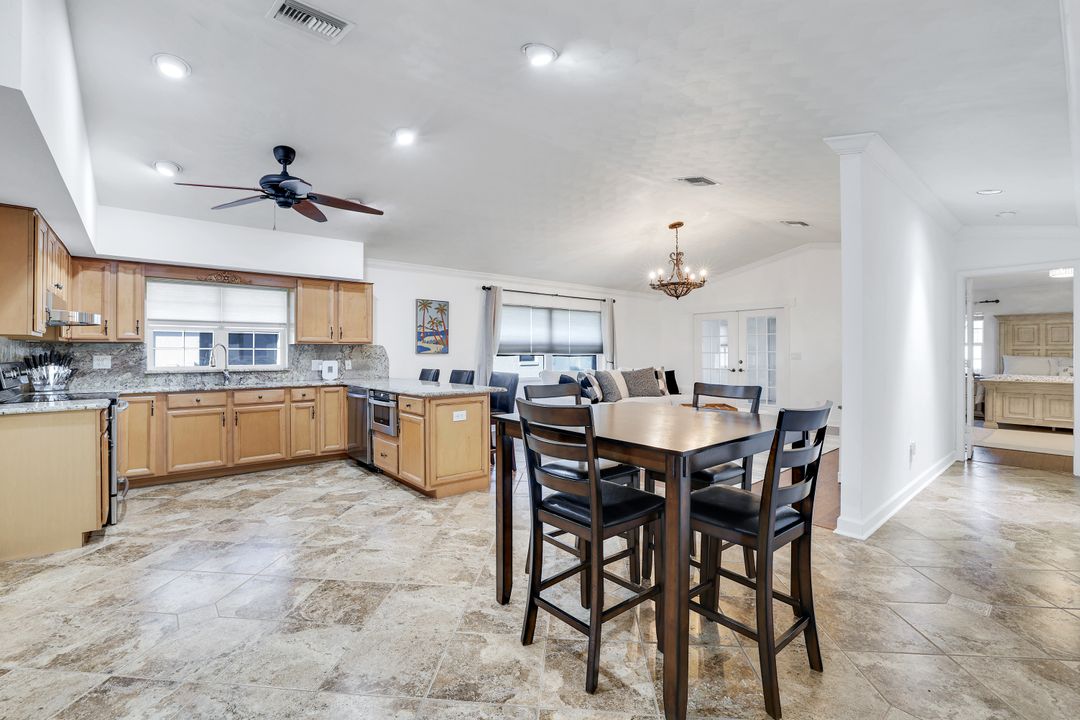 589 98th Ave N, Naples, FL 34108