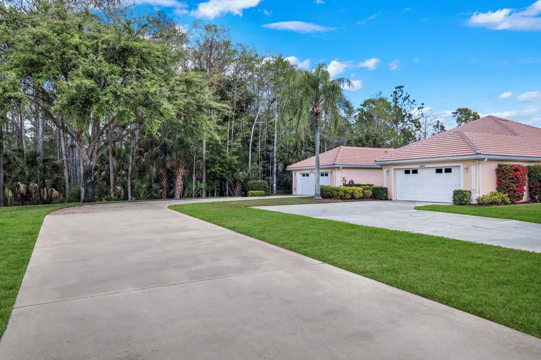 5887 Northridge Dr N, Naples, FL 34110