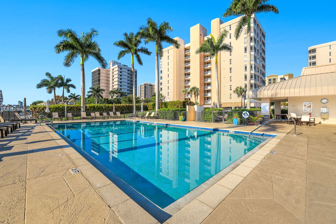 11118 Gulf Shore Dr #401, Naples, FL 34108