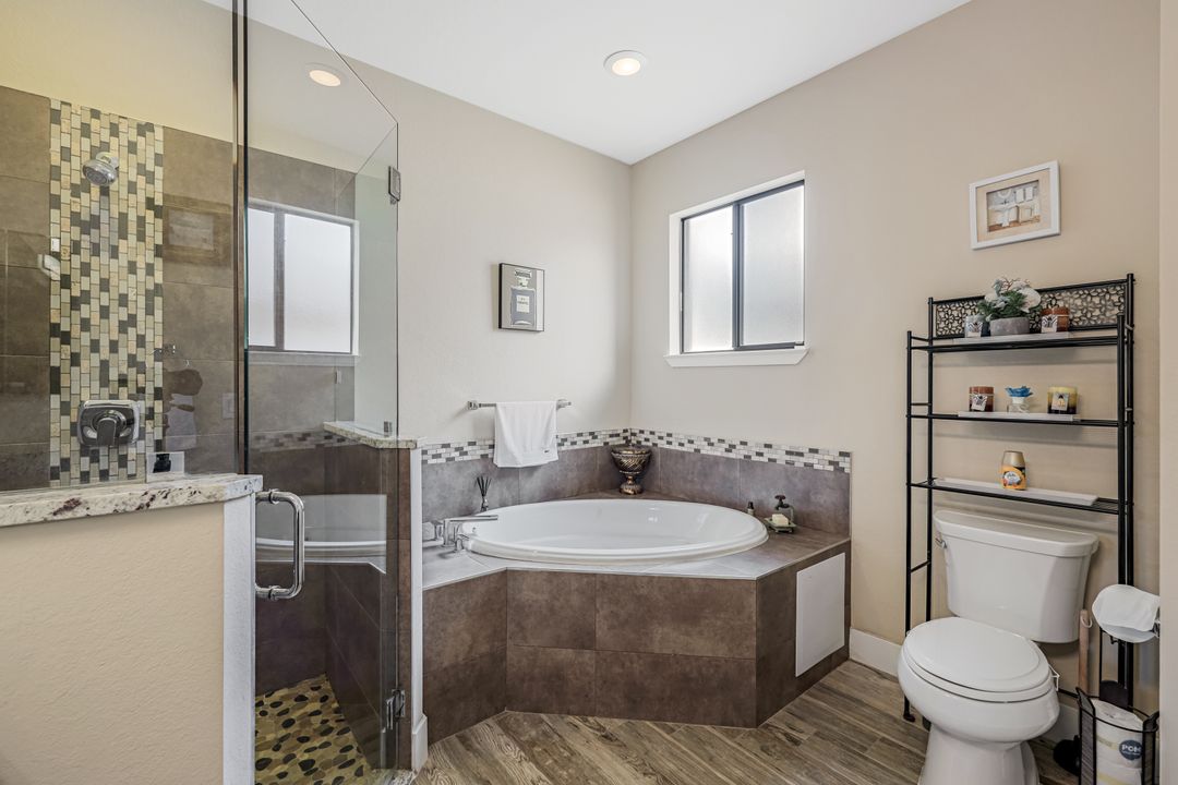 301 SE 21st Ln, Cape Coral, FL 33990