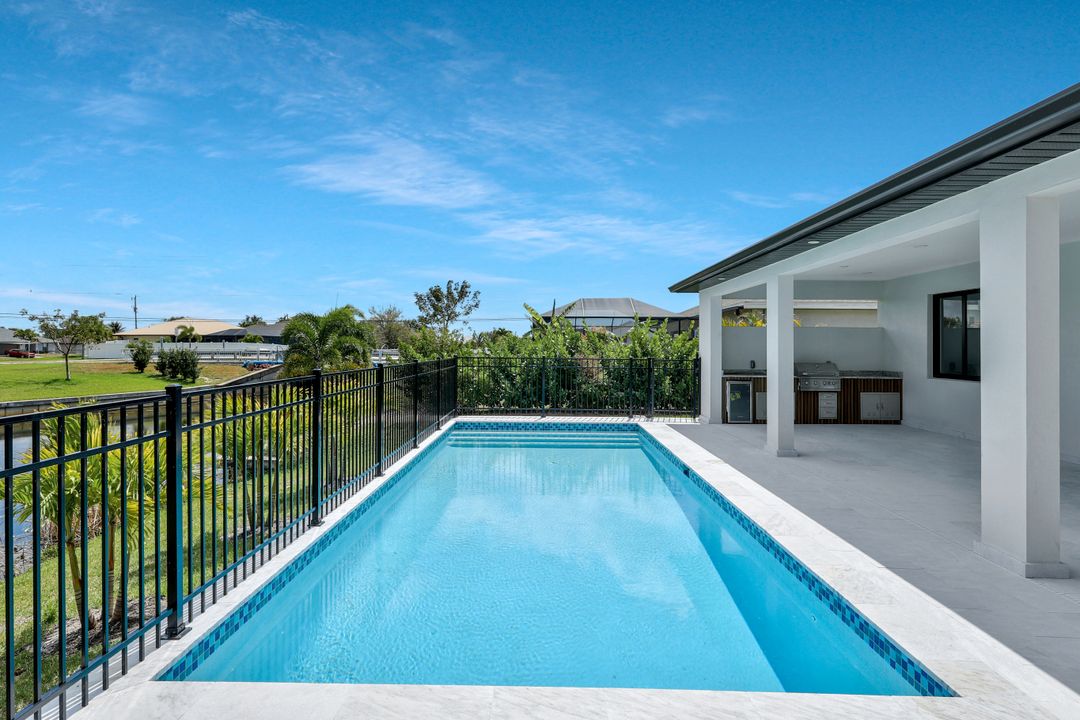 909 SW 11th Ct, Cape Coral, FL 33991