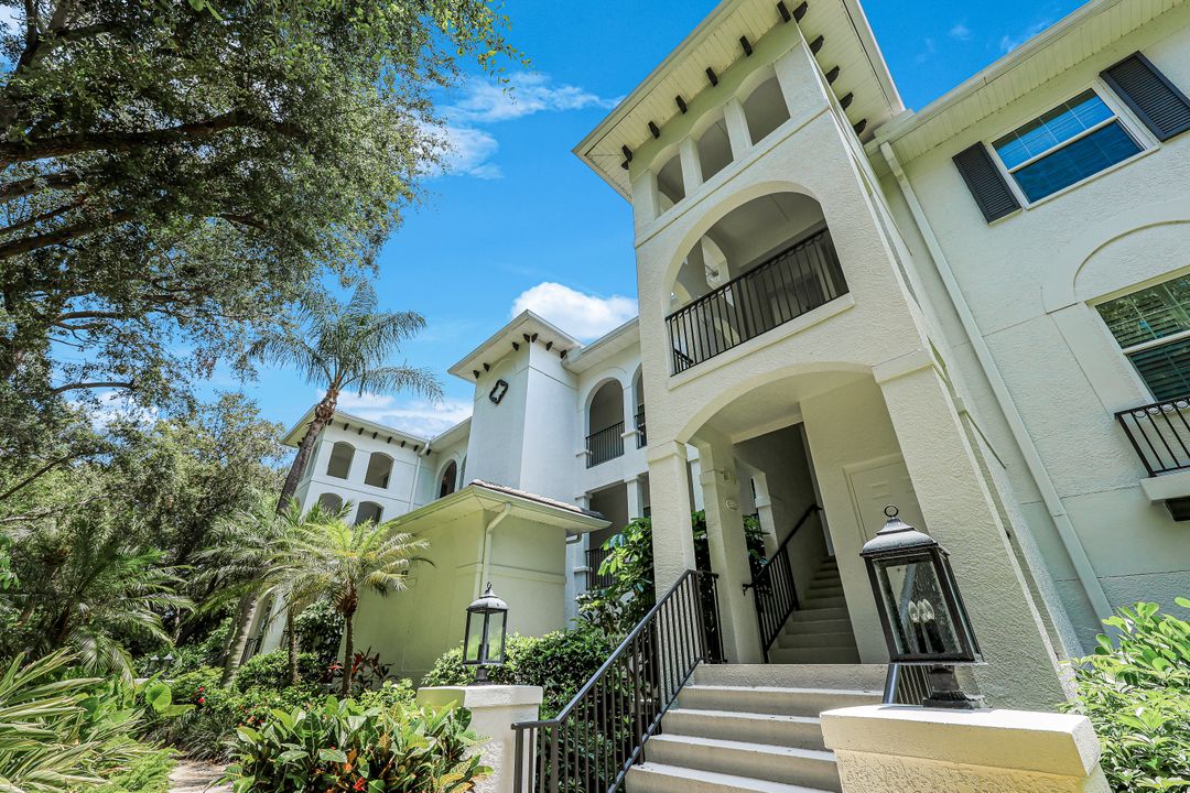 831 Sailaway Ln #202, Naples, FL 34108
