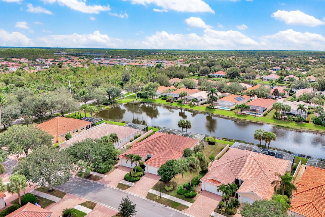 4307 Redonda Ln, Naples, FL 34119
