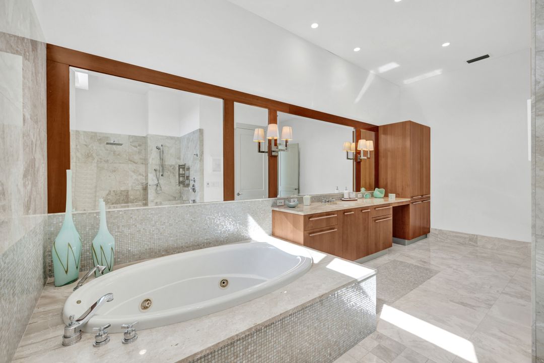 13675 Vanderbilt Dr #210, Naples, FL 34110