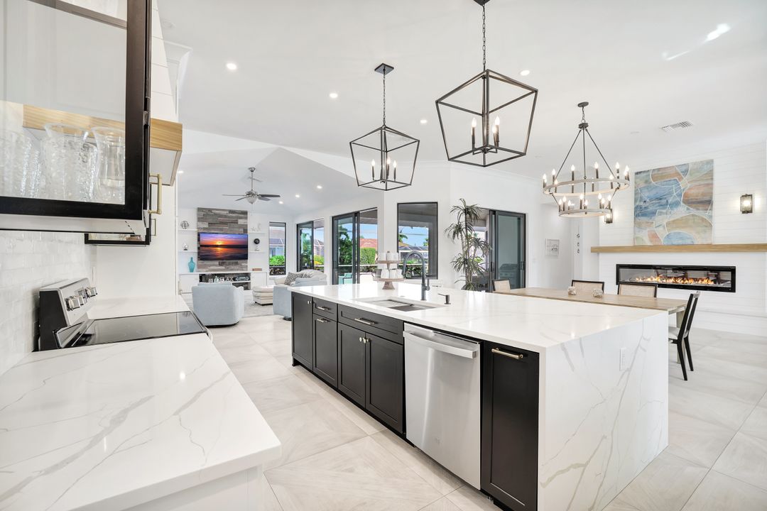 910 Ivory Ct, Marco Island, FL 34145