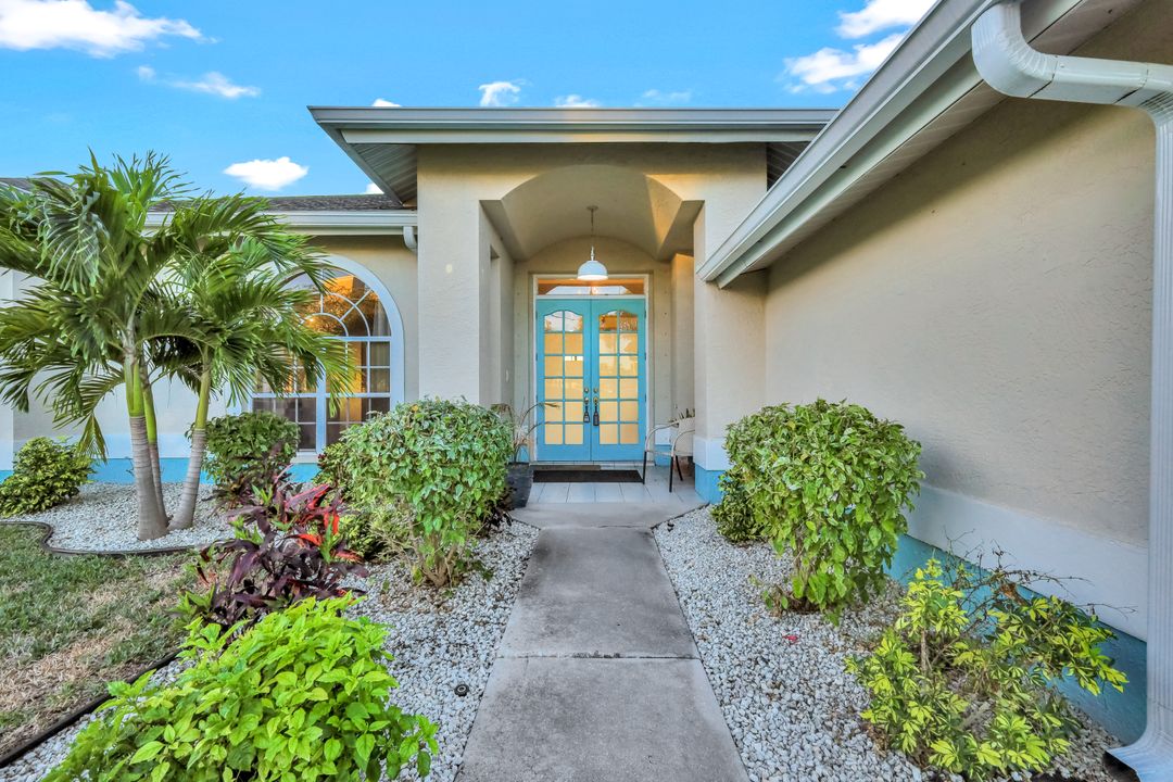 306 SE 15th Pl, Cape Coral, FL 33990