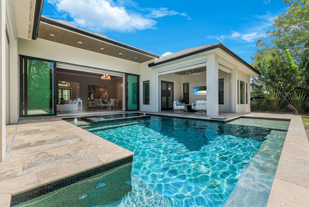 760 Park Shore Dr, Naples, FL 34103