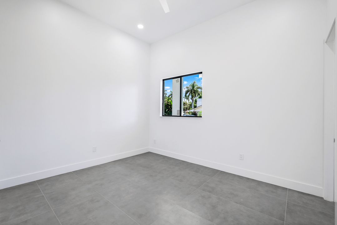 1332 Longwood Dr, Fort Myers, FL 33919