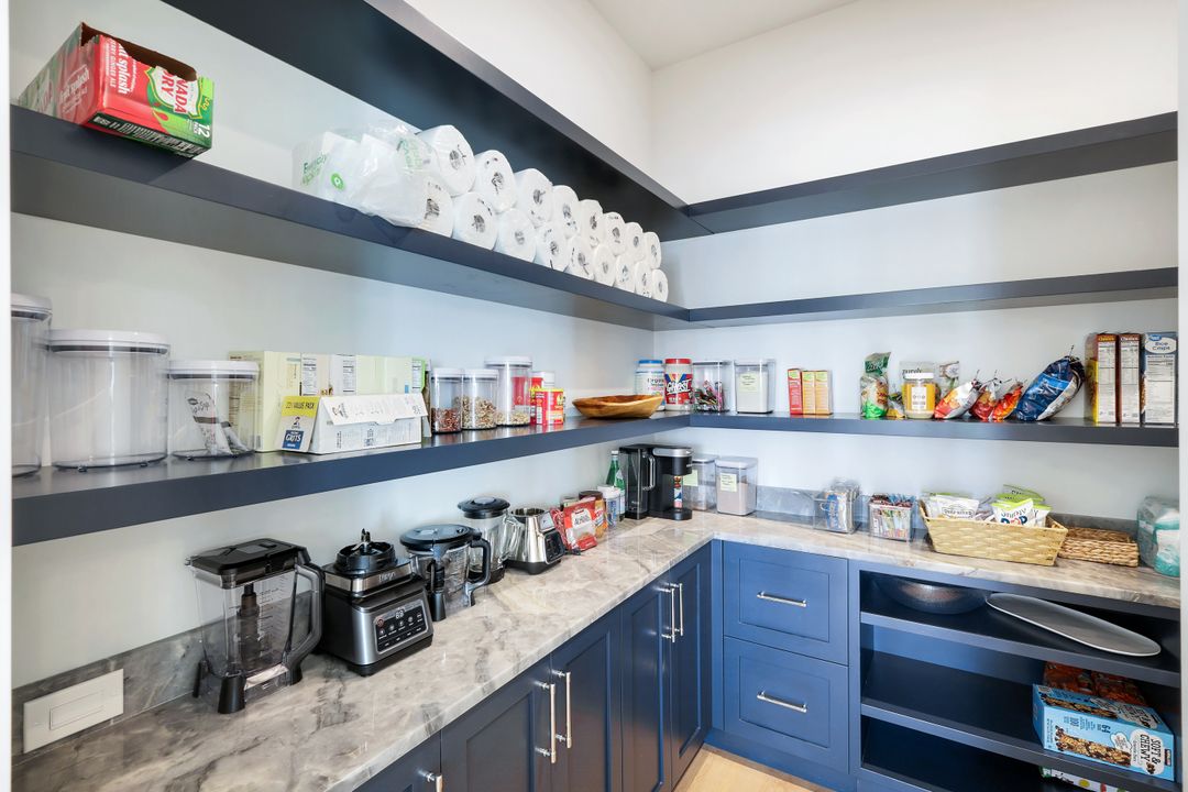 730 Harbour Dr, Naples, FL 34103