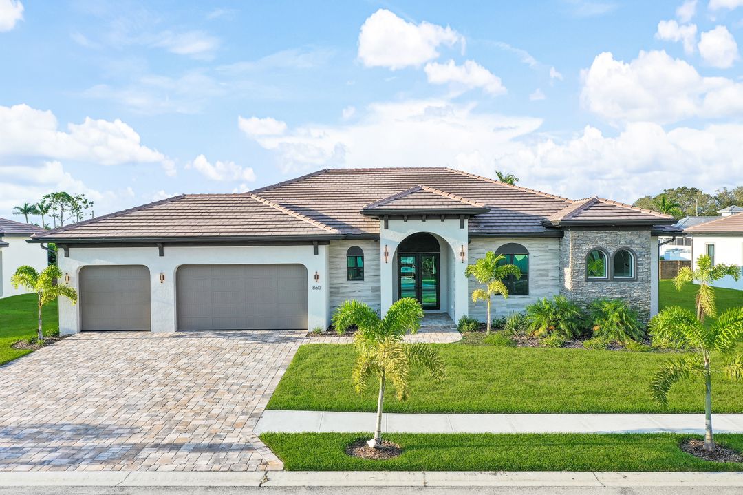 860 Palmetto Pointe Cir, Cape Coral, FL 33991