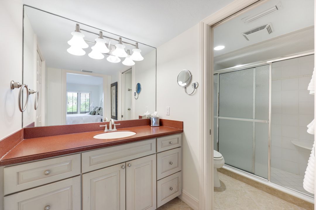 250 Park Shore Dr, Naples, FL 34103
