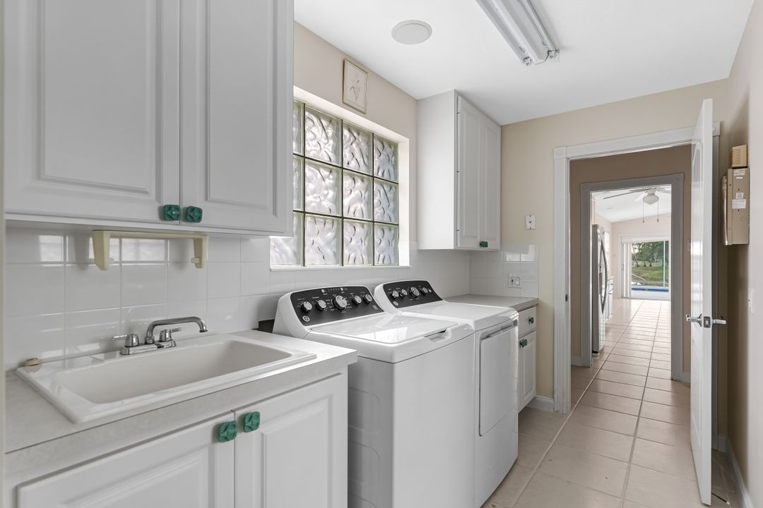 3360 Cayman Ln, Naples, FL 34119