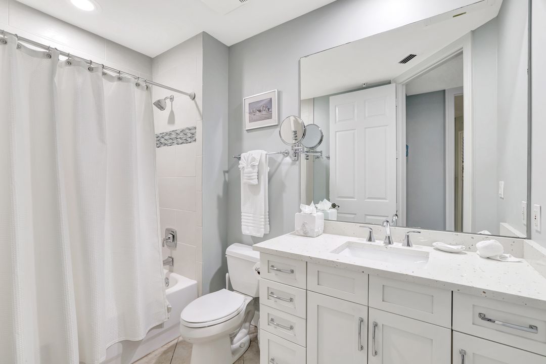 400 Flagship Dr #602, Naples, FL 34108