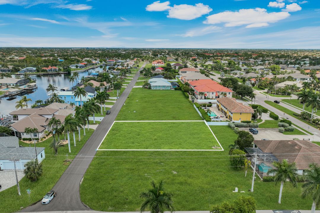 5425 SW 16th Pl, Cape Coral, FL 33914