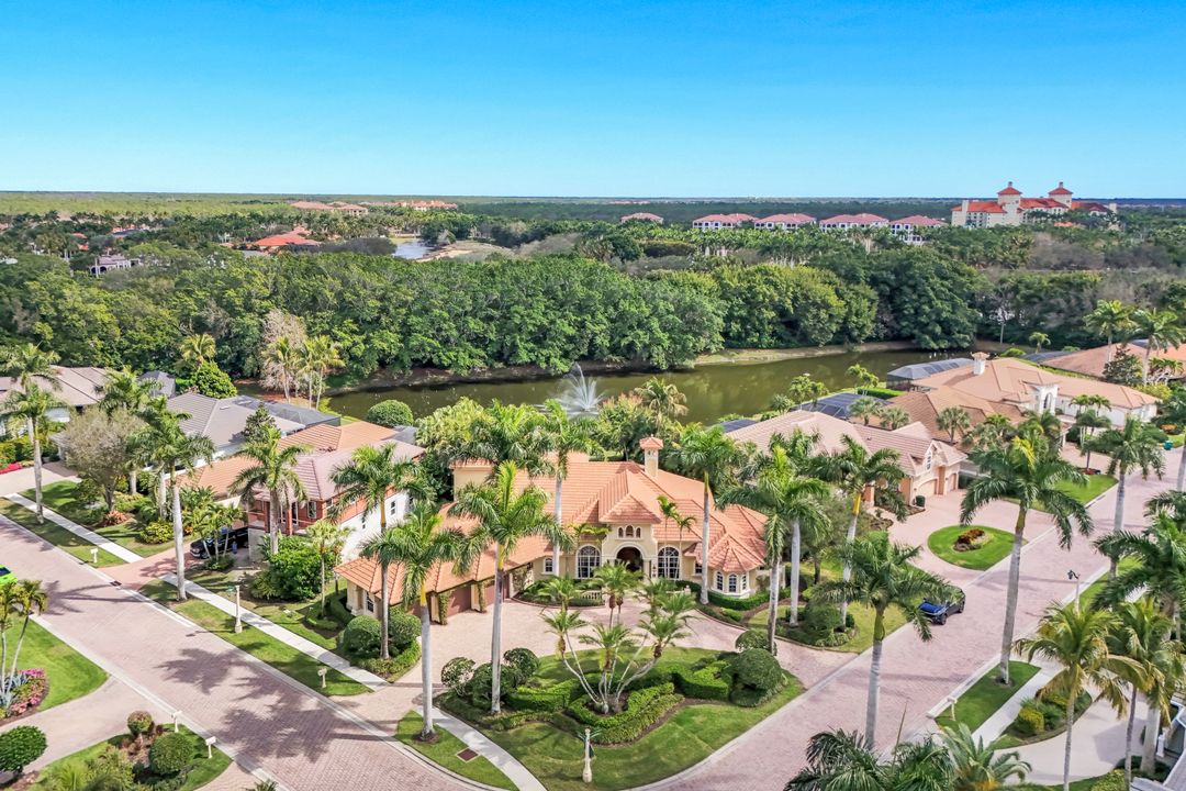 2350 Cheshire Ln, Naples, FL 34109