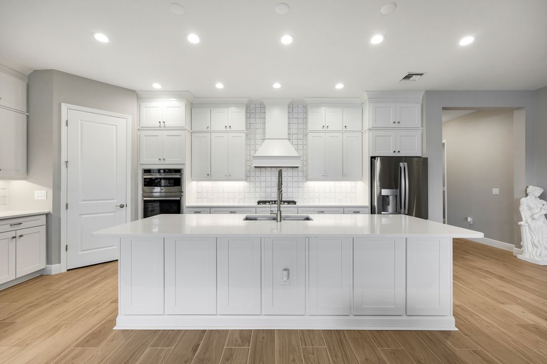 4065 Aquila Pl, Naples, FL 34120
