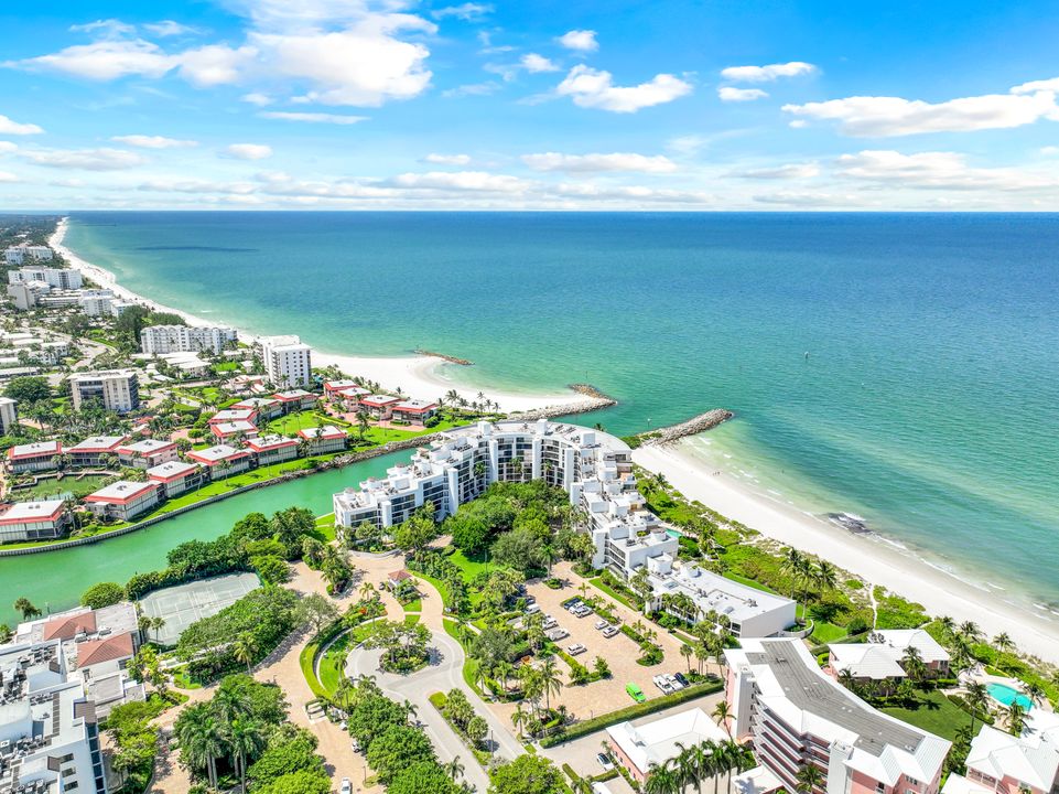 2302 Gulf Shore Blvd N, Naples, FL 34103