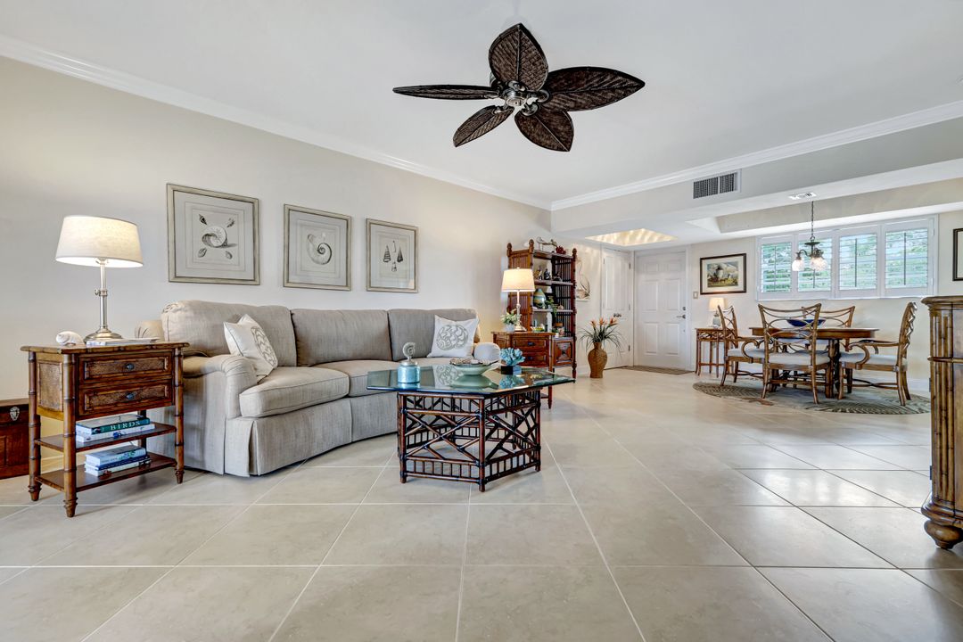 383 Harbour Dr #304, Naples, FL 34103