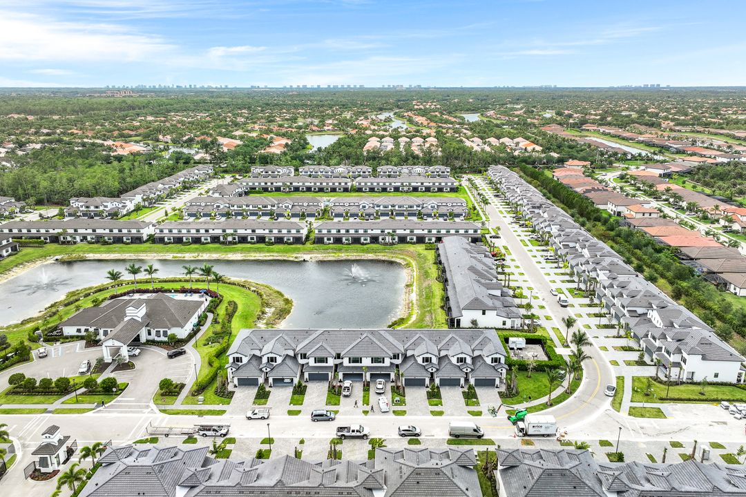 7473 Rockefeller Dr, Naples, FL 34119