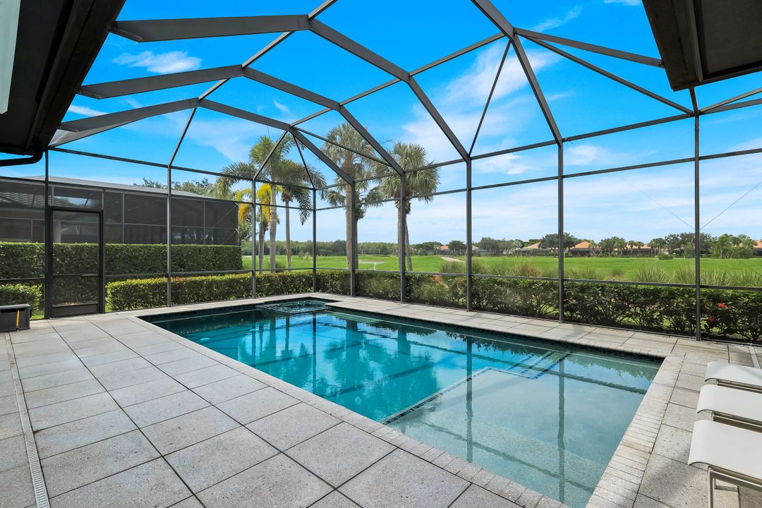 11907 Hedgestone Ct, Naples, FL 34120