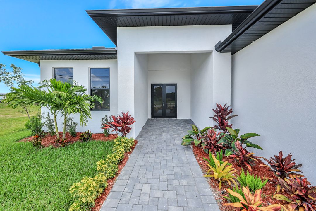 2596 Surfside Blvd, Cape Coral, FL 33914