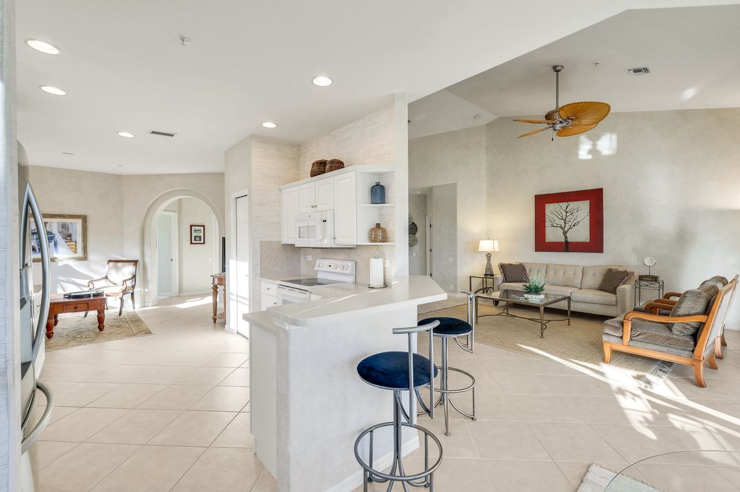 8490 Danbury Blvd #205, Naples, FL 34120