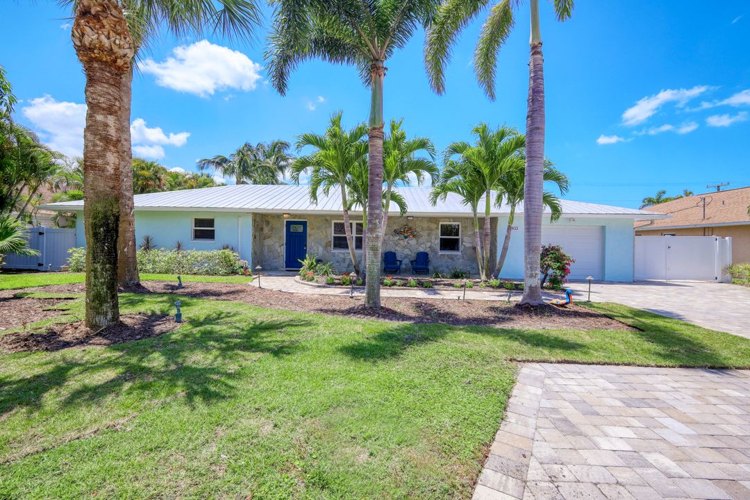 832 97th Ave N, Naples, FL 34108