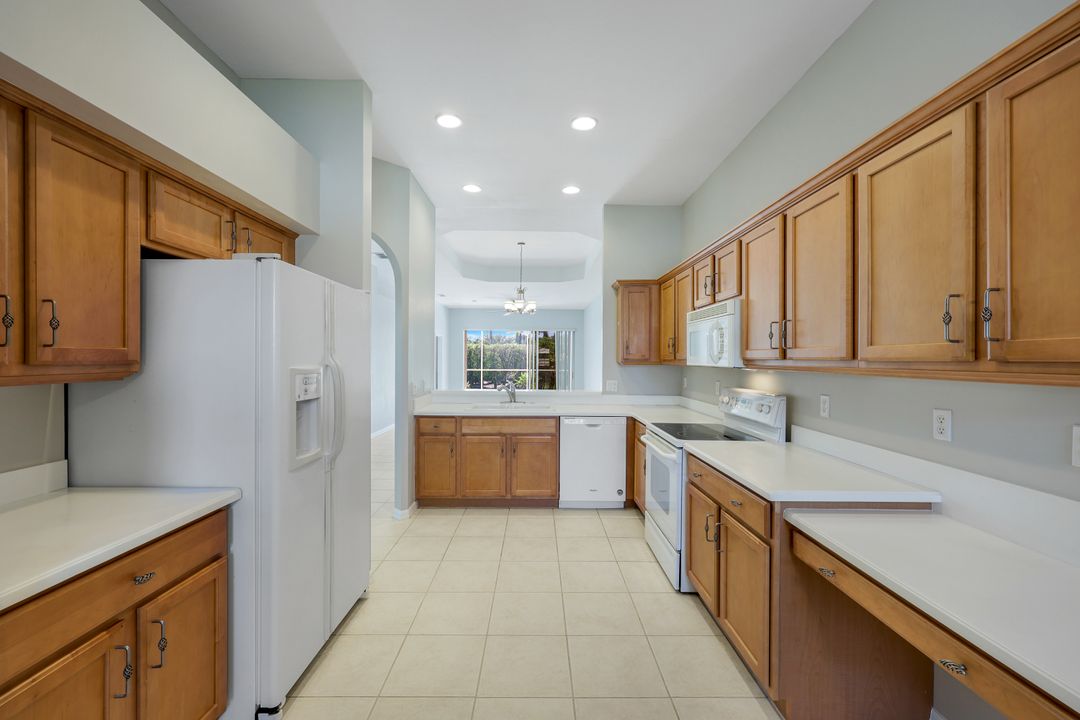 6504 Castlelawn Pl, Naples, FL 34113