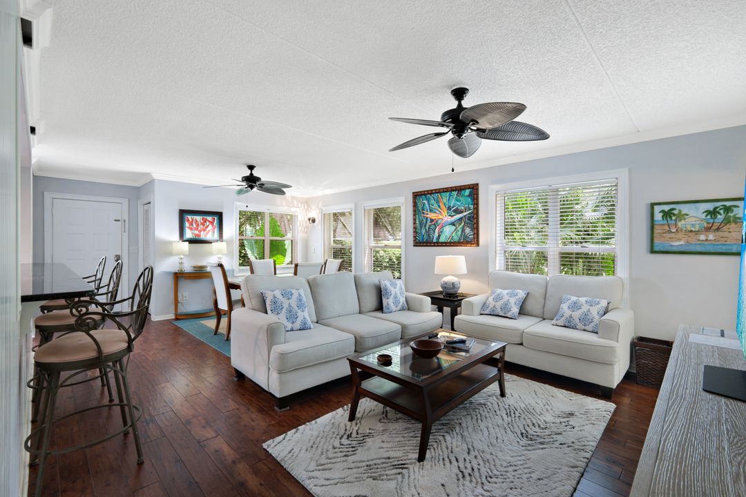 520 Club Side Dr #4, Naples, FL 34110