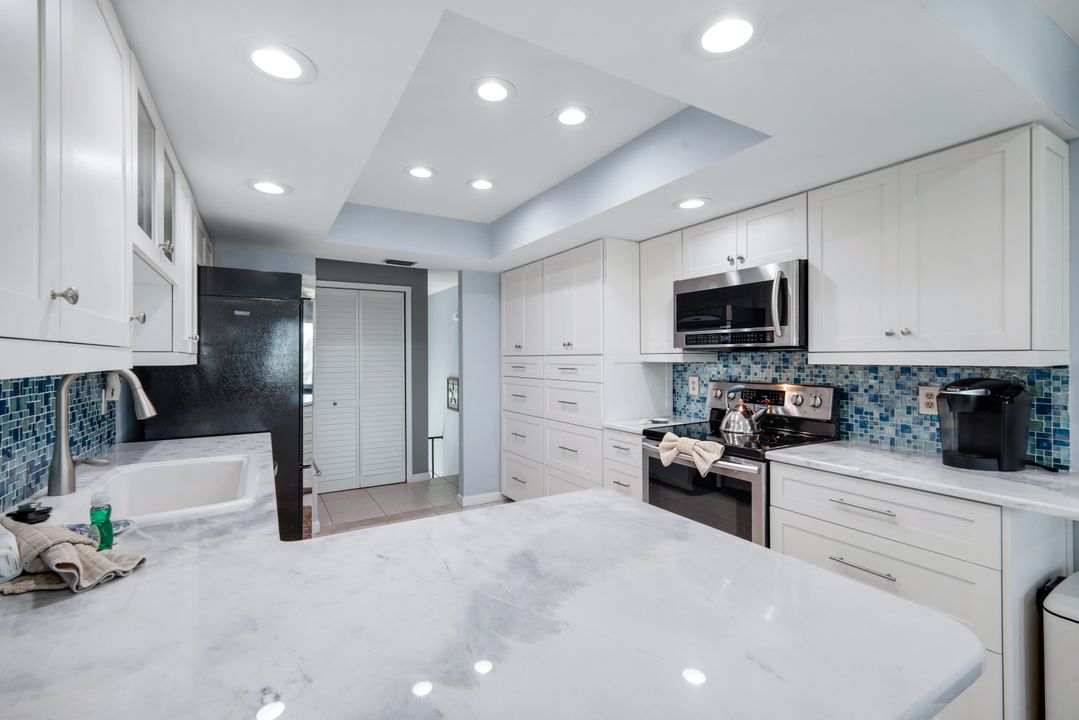 673 E Rocks Dr, Sanibel, FL 33957