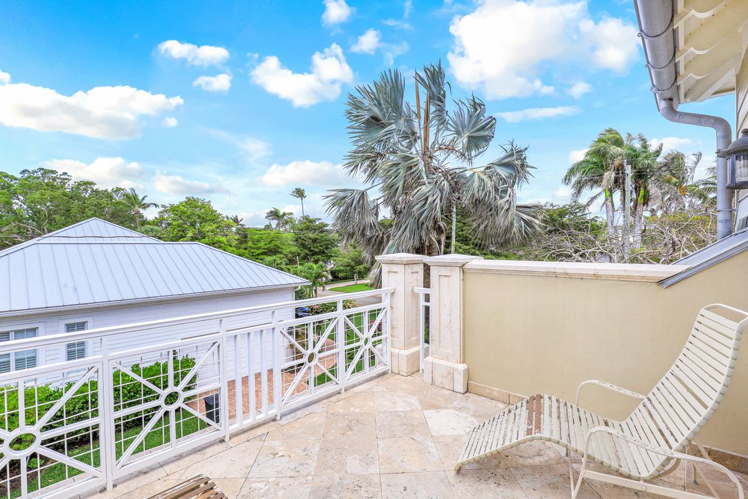 266 15th Ave S, Naples, FL 34102