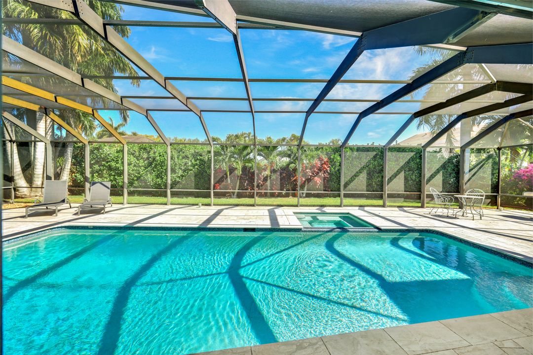 557 Parkwood Ln, Naples, FL 34103