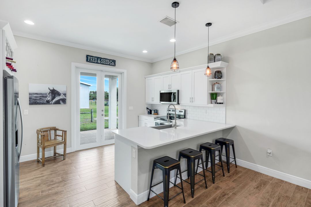 1960 Moulder Dr, Naples, FL 34120