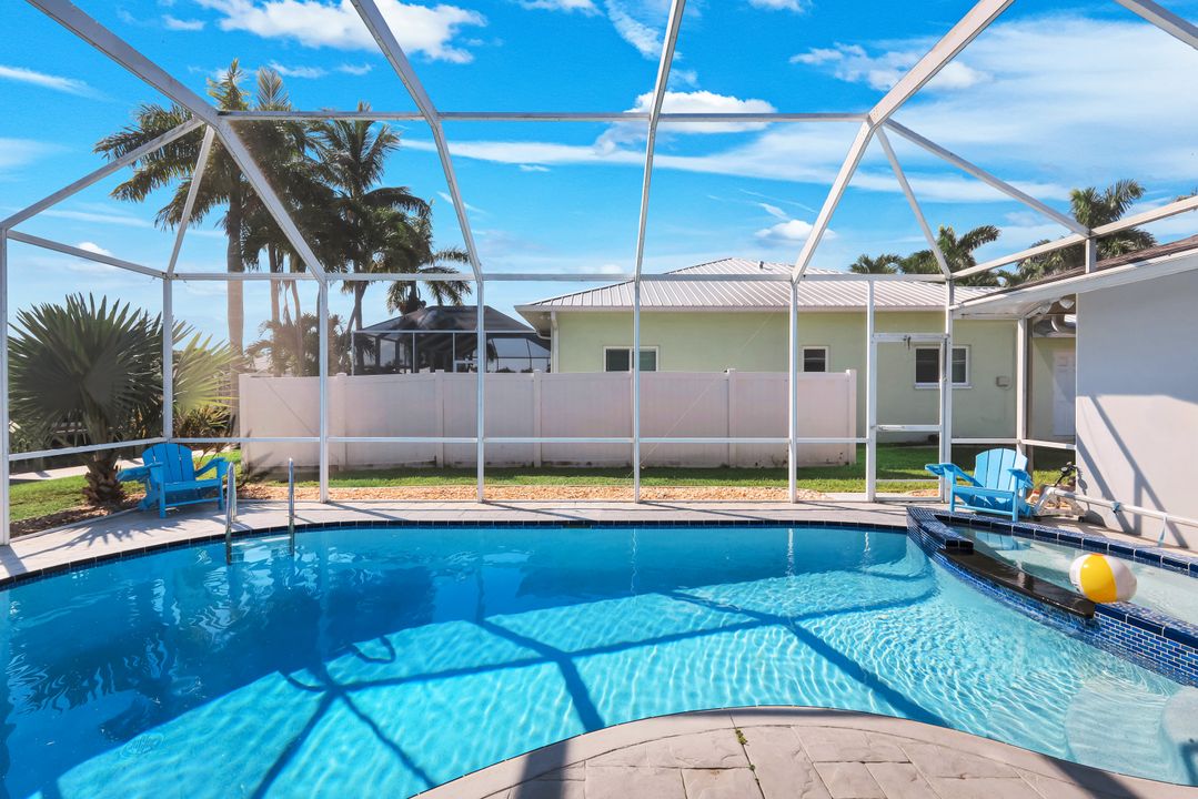 5231 Skylark Ct, Cape Coral, FL 33904