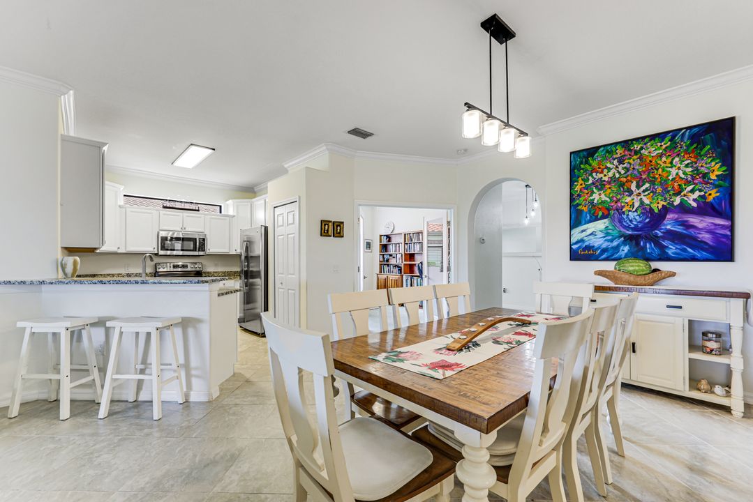 1427 Oceania Dr, Naples, FL 34113