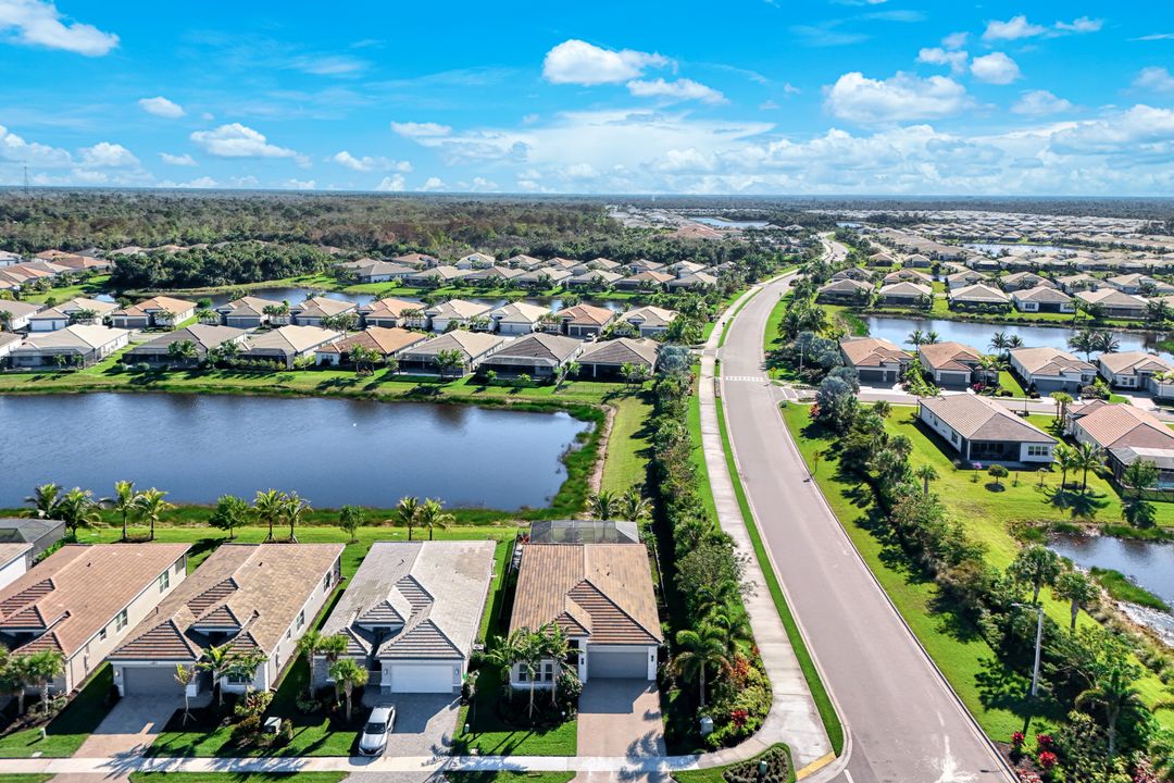 11555 Jacaranda Dr, Naples, FL 34120