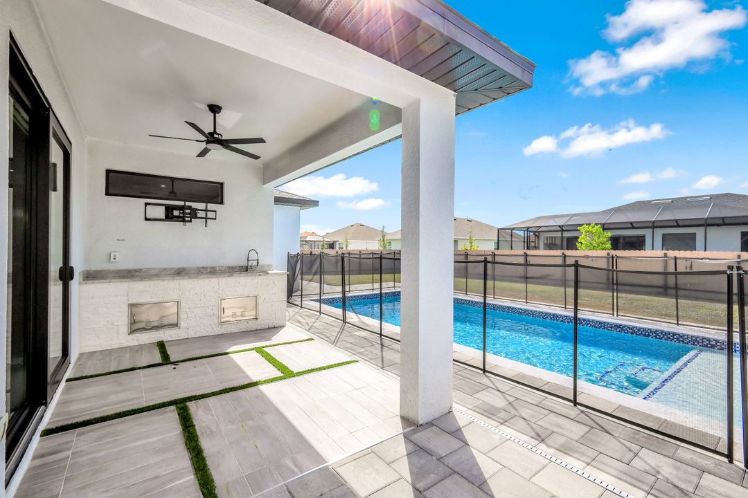 502 SW 25th Pl, Cape Coral, FL 33991