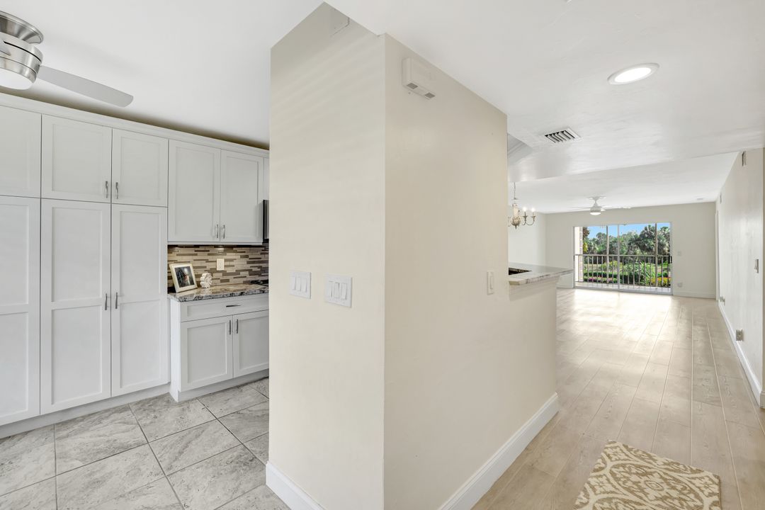 340 Horse Creek Dr #207, Naples, FL 34110