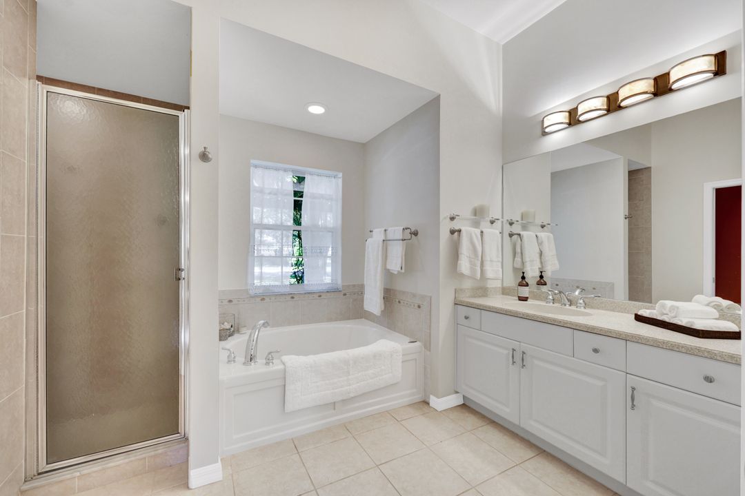 8840 Mariposa Ct, Naples, FL 34113