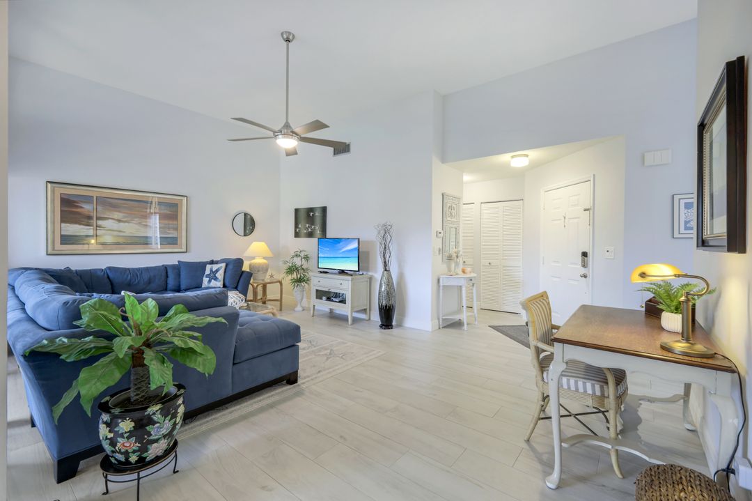 637 Beachwalk Cir #E-203, Naples, FL 34108