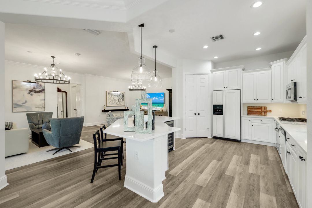 9097 Cherry Oaks Tr #201, Naples, FL 34114