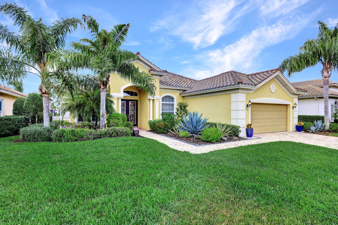 9111 Graphite Cir, Naples, FL 34120