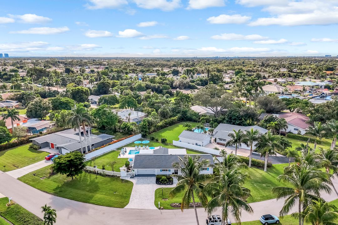 1086 N Town and River Dr, Fort Myers, FL 33919