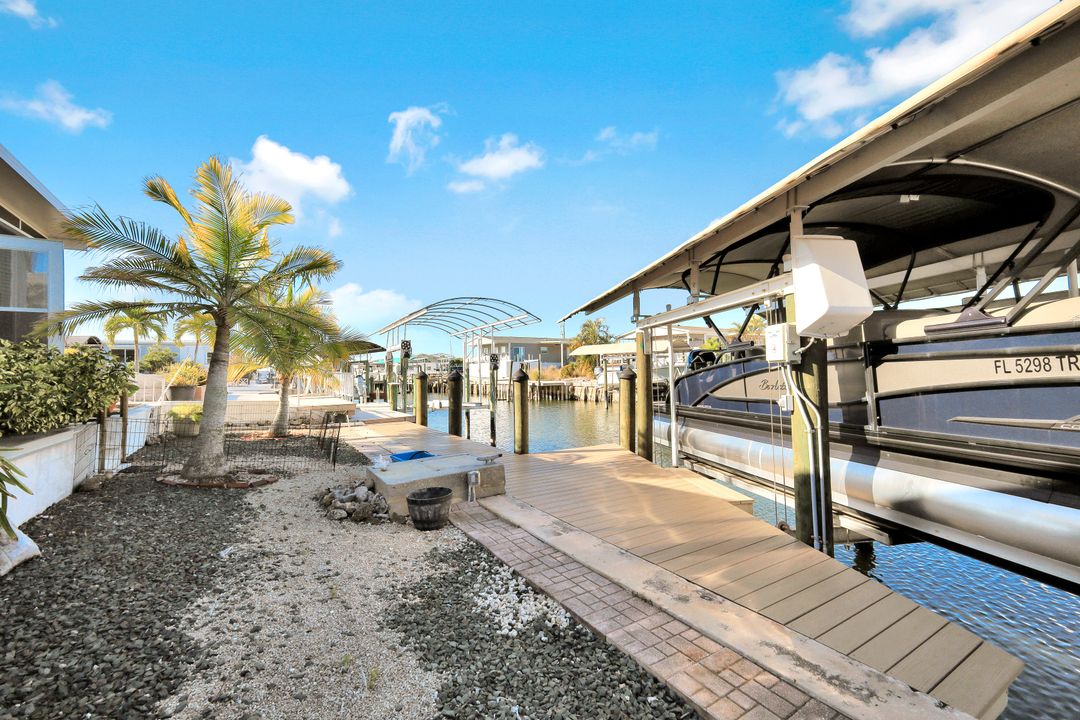 2971 Bounty Ln, Saint James City, FL 33956