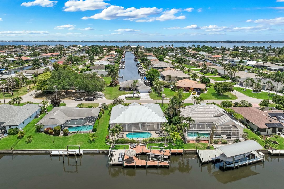 3710 SE 18th Pl, Cape Coral, FL 33904